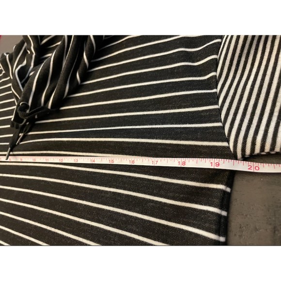 Liz Claiborne Weekend - Black and White Stripe Cowl Neck Top - Sz S - Picture 7 of 9